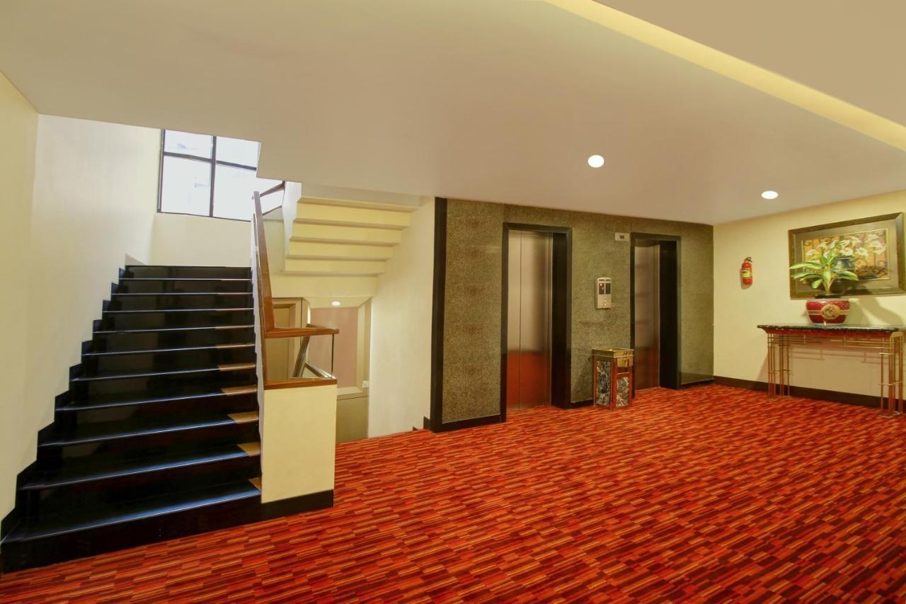 Monarch Luxur - Infantry Road Hotel Bangalore Exterior foto