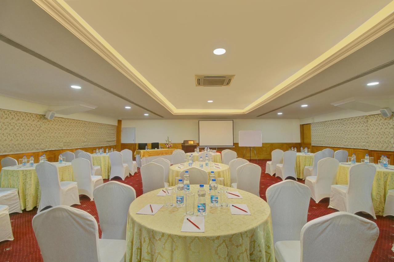 Monarch Luxur - Infantry Road Hotel Bangalore Exterior foto