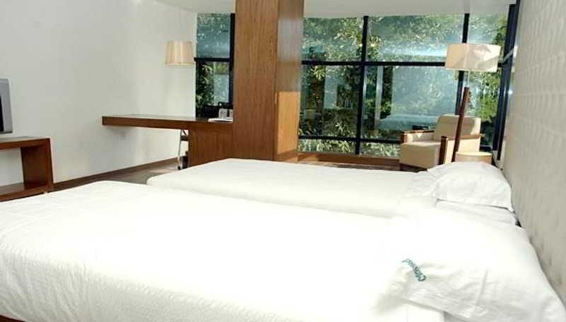Monarch Luxur - Infantry Road Hotel Bangalore Exterior foto