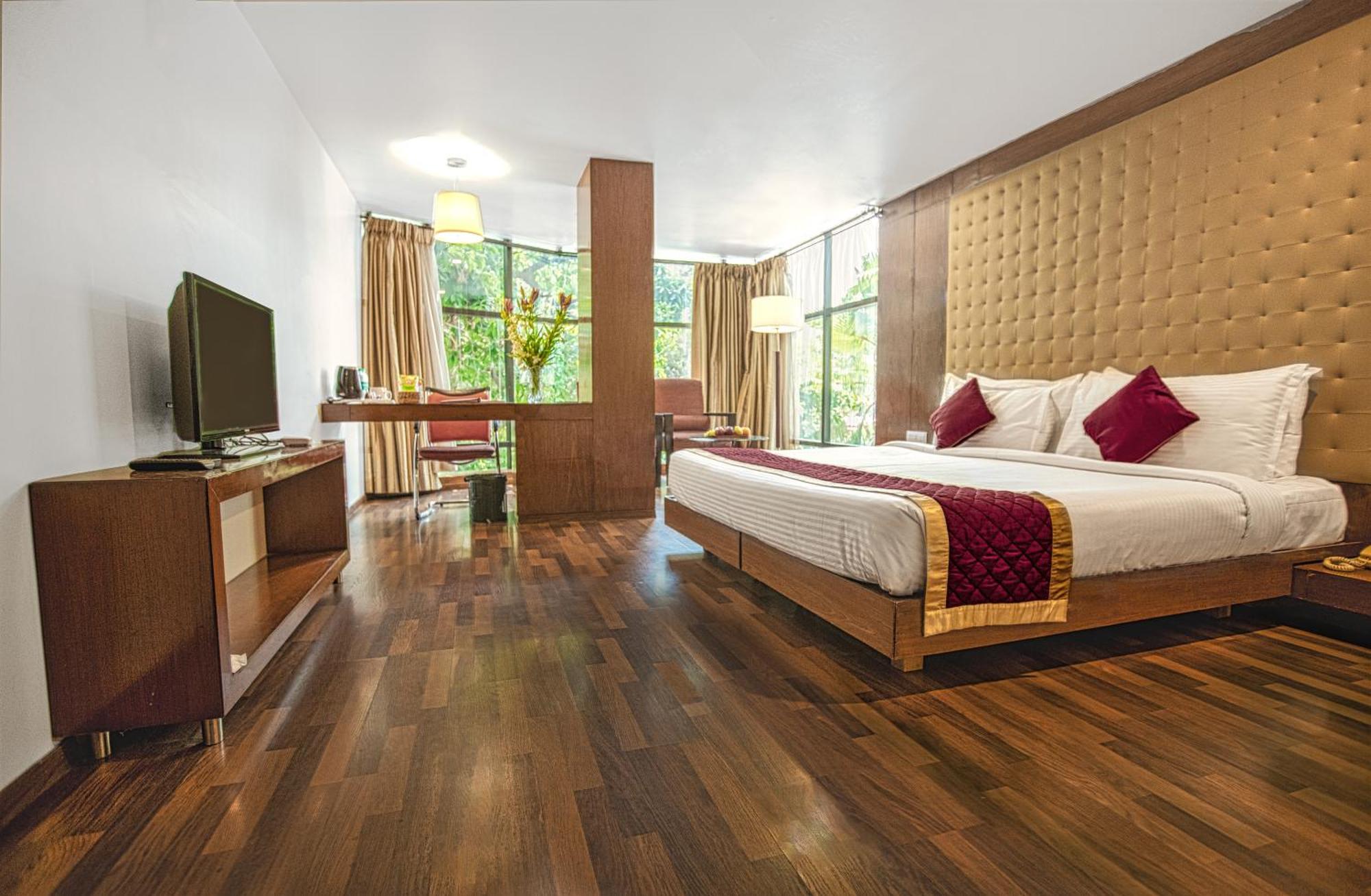 Monarch Luxur - Infantry Road Hotel Bangalore Exterior foto