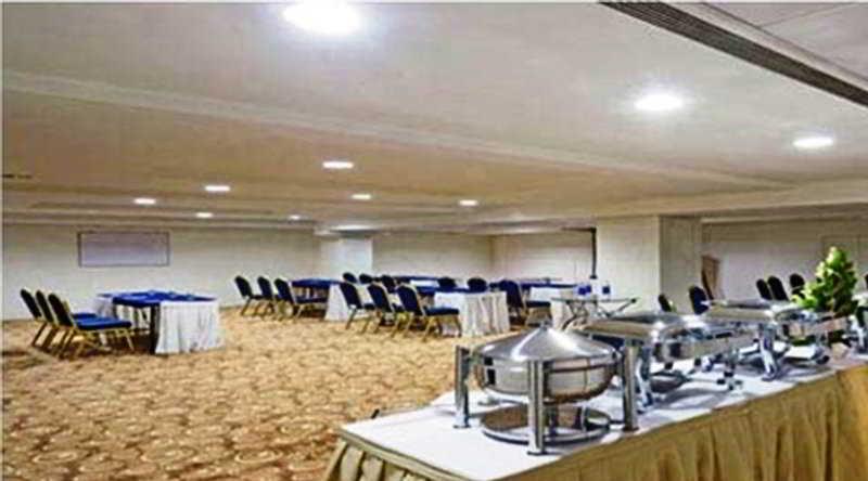 Monarch Luxur - Infantry Road Hotel Bangalore Exterior foto