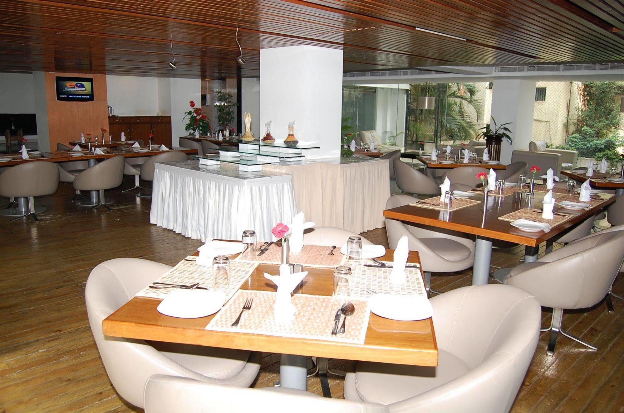 Monarch Luxur - Infantry Road Hotel Bangalore Exterior foto