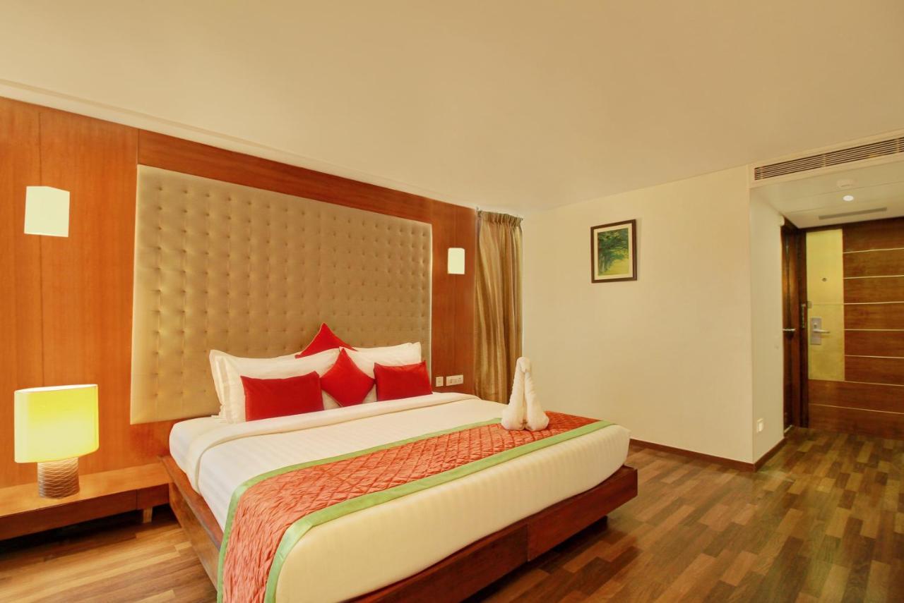 Monarch Luxur - Infantry Road Hotel Bangalore Exterior foto
